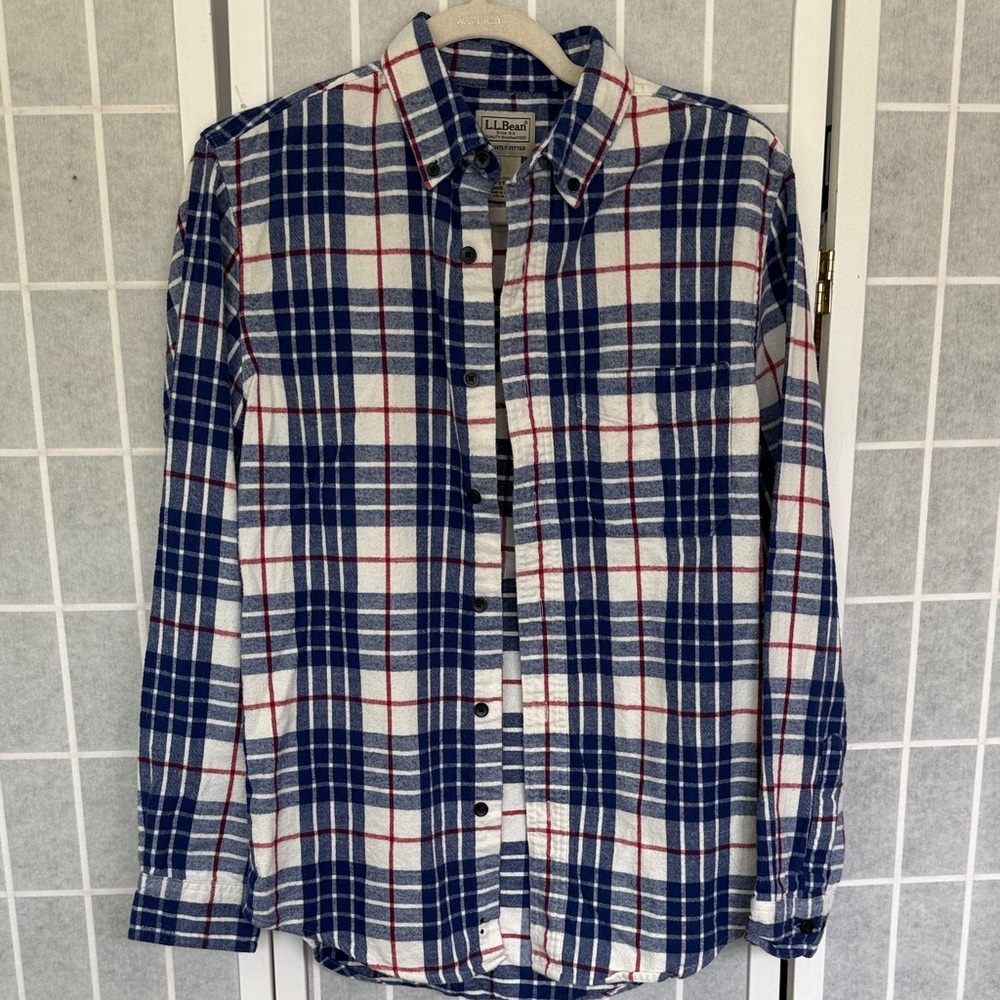 L.L. Bean Men's Navy and White Plaid Flannel Shirt Size Small